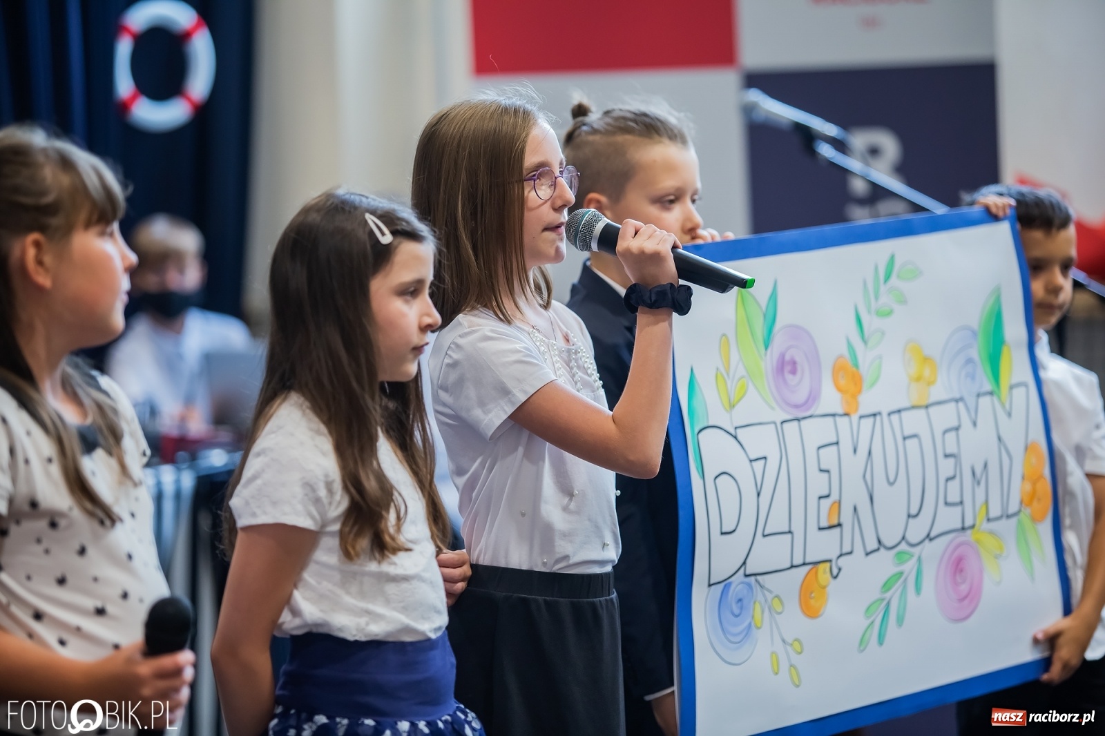 Zdjęcie w galerii na portalu naszraciborz.pl: Miejskie zakończenie roku szkolnego. Nagrodzono laureatów i finalistów konkursów wiadomości z regionu
