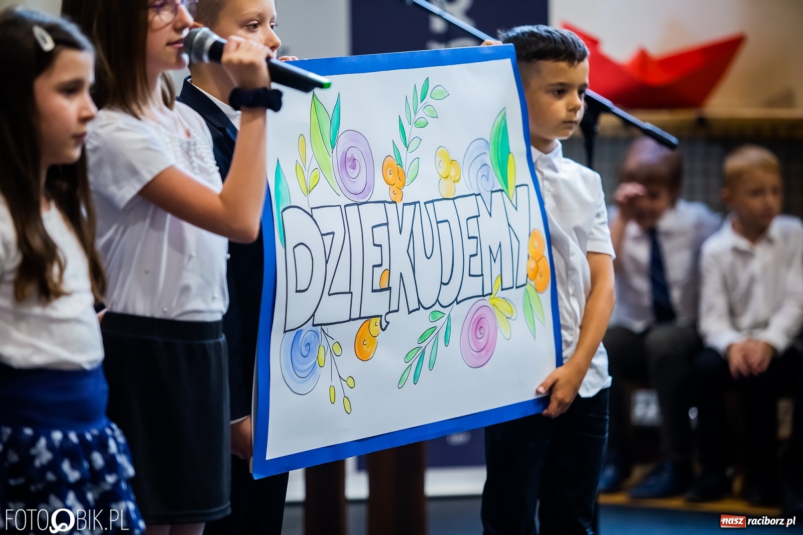 Zdjęcie w galerii na portalu naszraciborz.pl: Miejskie zakończenie roku szkolnego. Nagrodzono laureatów i finalistów konkursów wiadomości z regionu