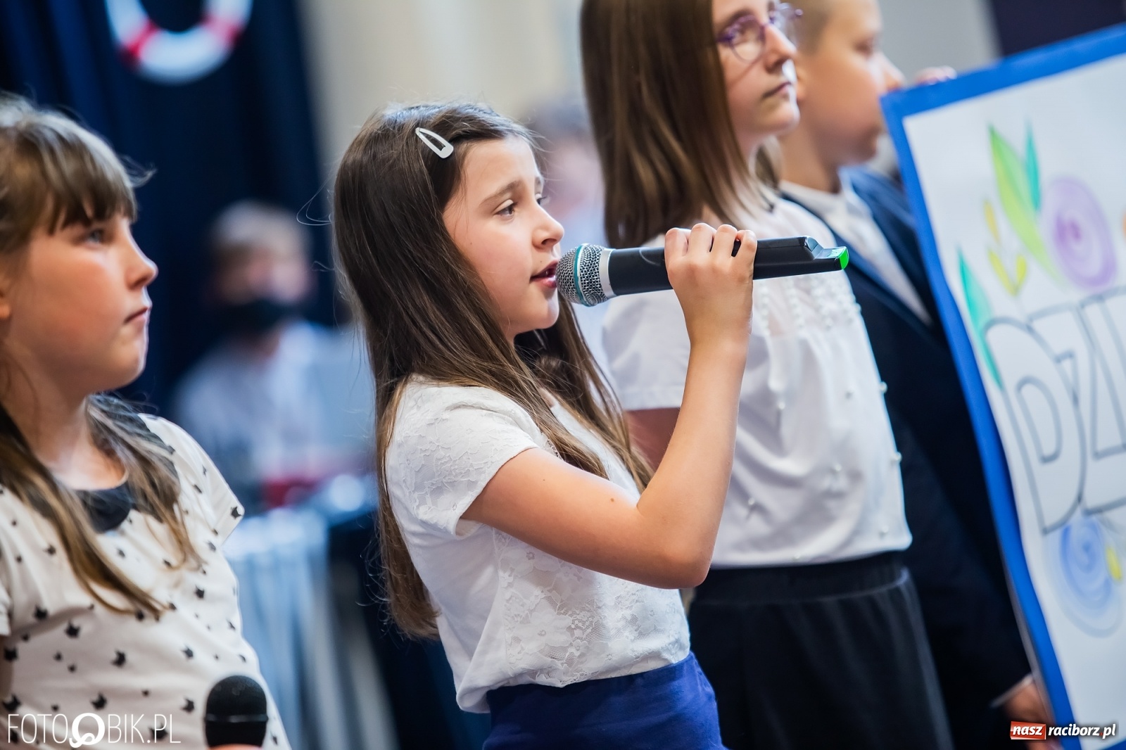 Zdjęcie w galerii na portalu naszraciborz.pl: Miejskie zakończenie roku szkolnego. Nagrodzono laureatów i finalistów konkursów wiadomości z regionu