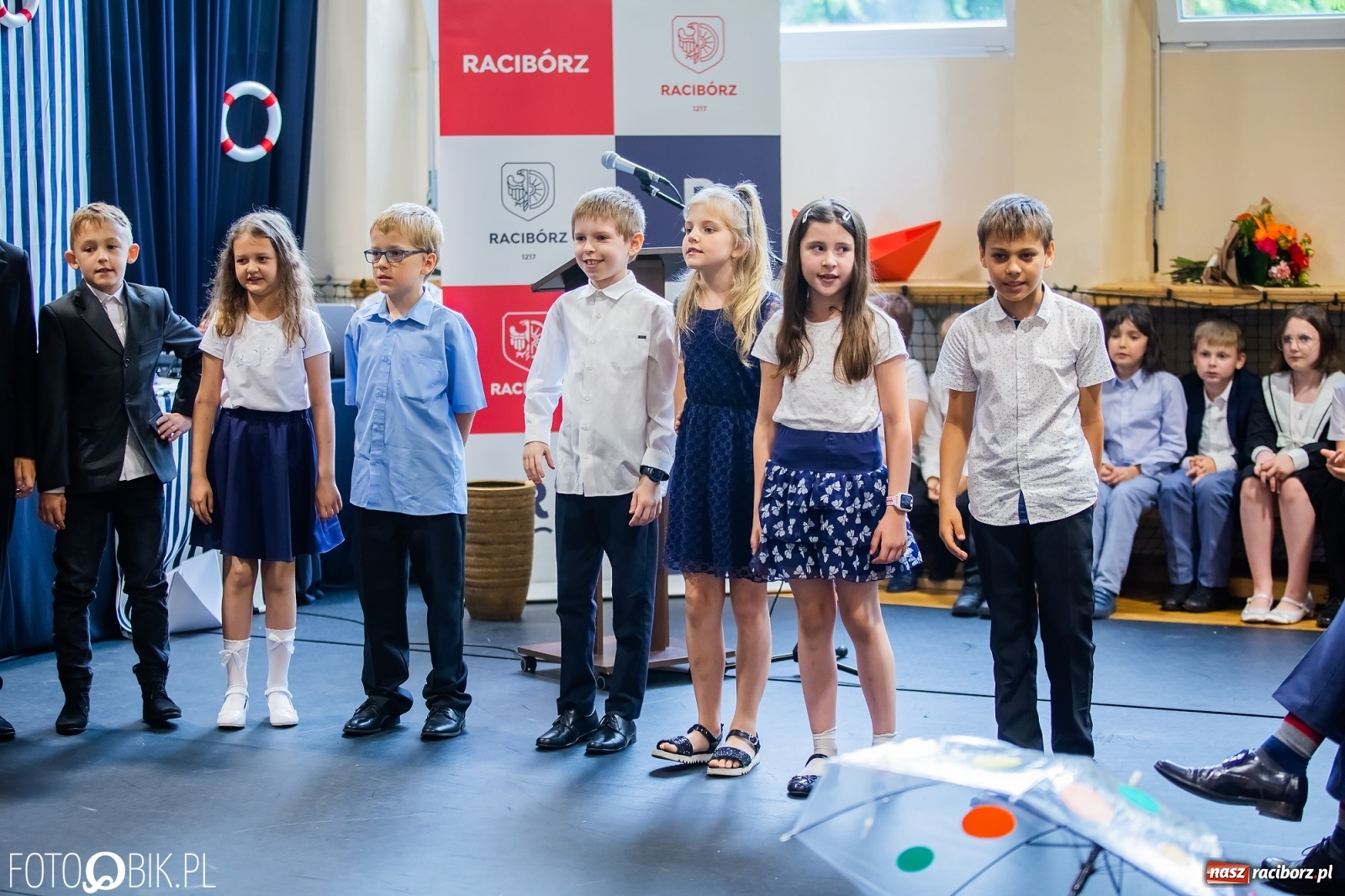 Zdjęcie w galerii na portalu naszraciborz.pl: Miejskie zakończenie roku szkolnego. Nagrodzono laureatów i finalistów konkursów wiadomości z regionu