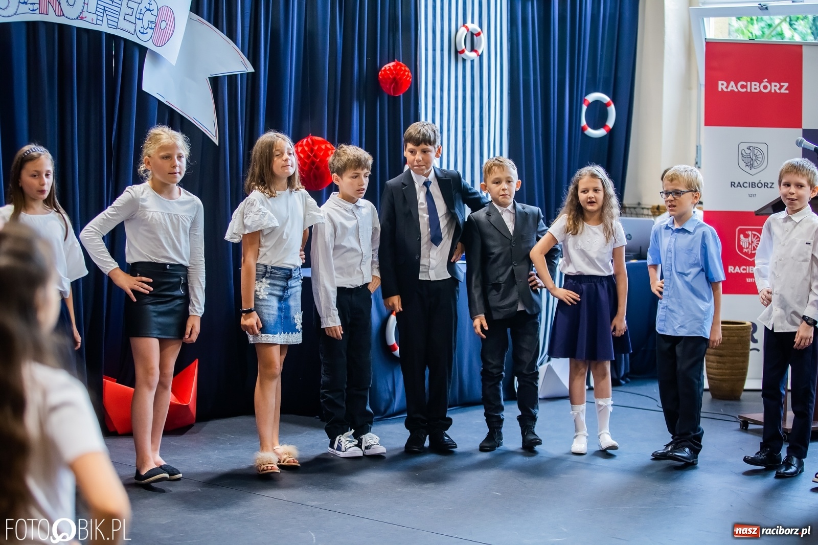 Zdjęcie w galerii na portalu naszraciborz.pl: Miejskie zakończenie roku szkolnego. Nagrodzono laureatów i finalistów konkursów wiadomości z regionu