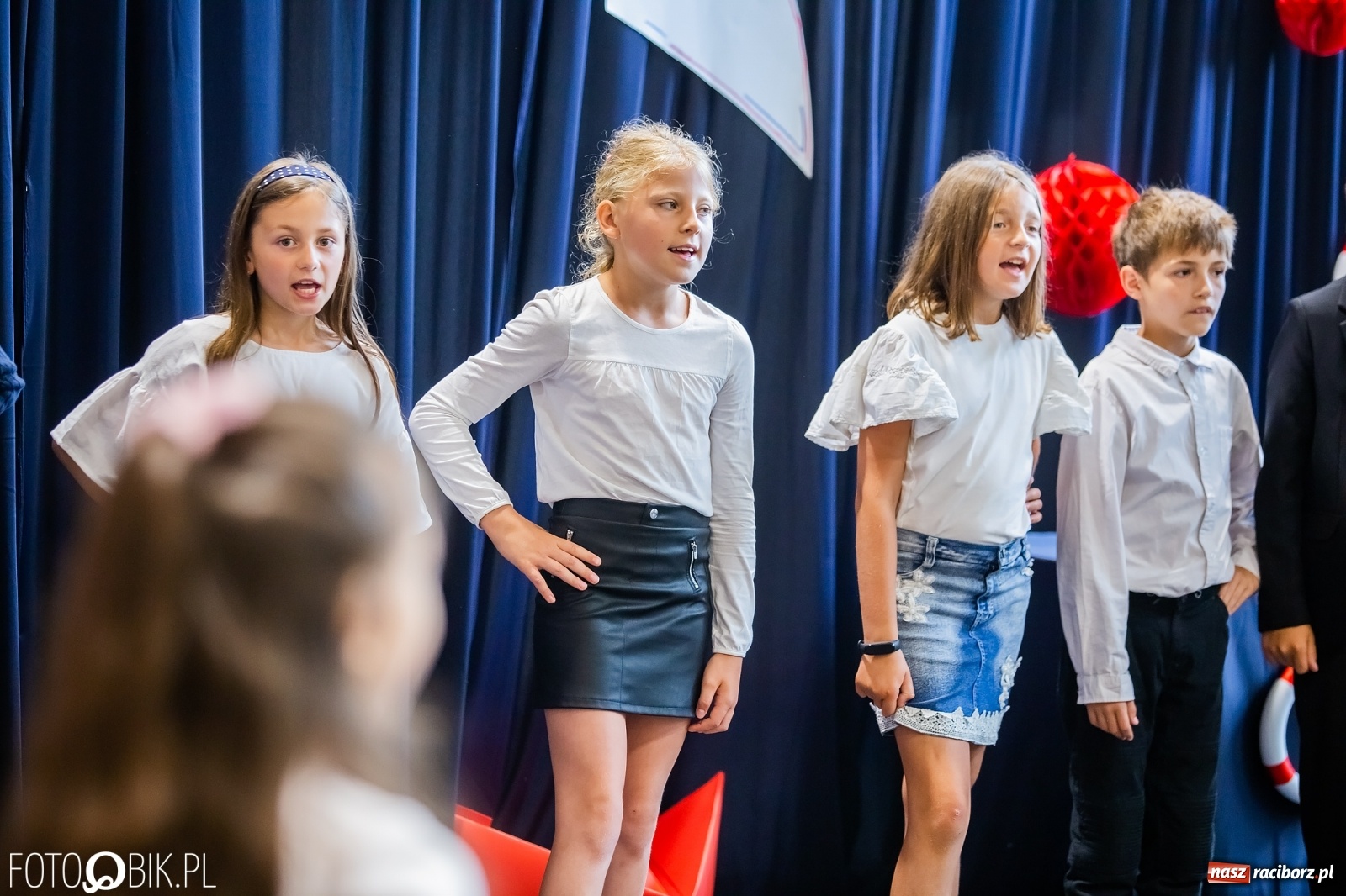 Zdjęcie w galerii na portalu naszraciborz.pl: Miejskie zakończenie roku szkolnego. Nagrodzono laureatów i finalistów konkursów wiadomości z regionu