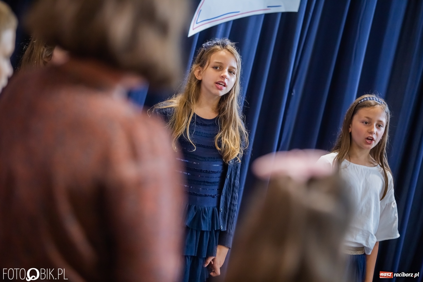 Zdjęcie w galerii na portalu naszraciborz.pl: Miejskie zakończenie roku szkolnego. Nagrodzono laureatów i finalistów konkursów wiadomości z regionu