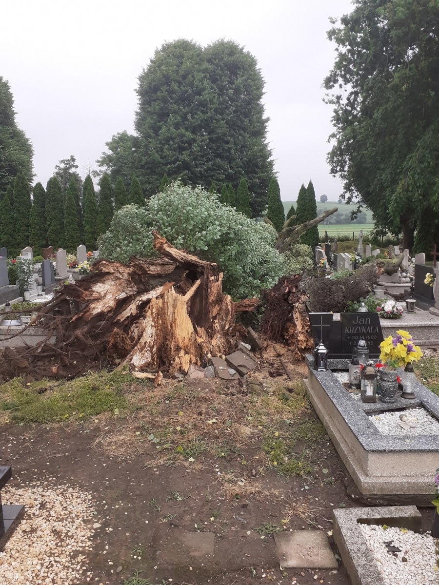 Zdjęcie w galerii na portalu naszraciborz.pl: Raport 998. Strażacka walka ze skutkami burzy wiadomości z regionu