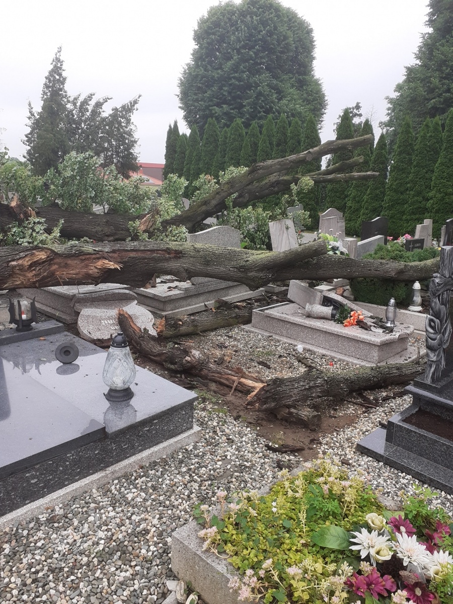 Zdjęcie w galerii na portalu naszraciborz.pl: Raport 998. Strażacka walka ze skutkami burzy wiadomości z regionu