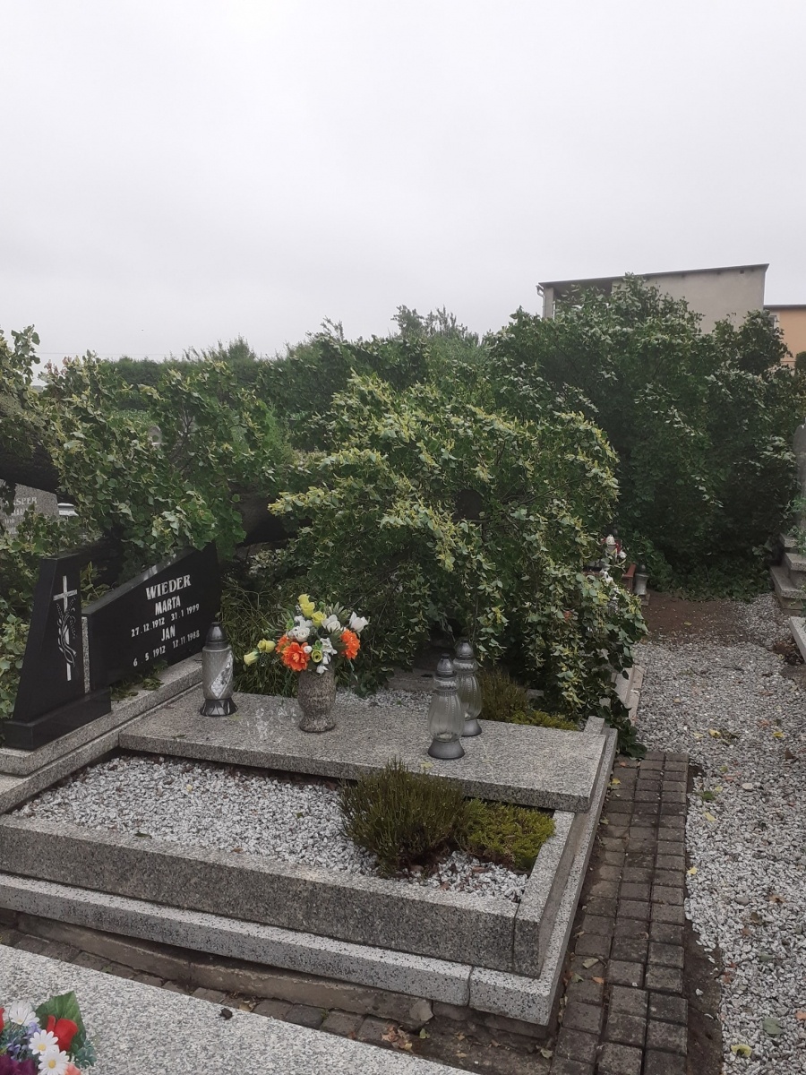 Zdjęcie w galerii na portalu naszraciborz.pl: Raport 998. Strażacka walka ze skutkami burzy wiadomości z regionu