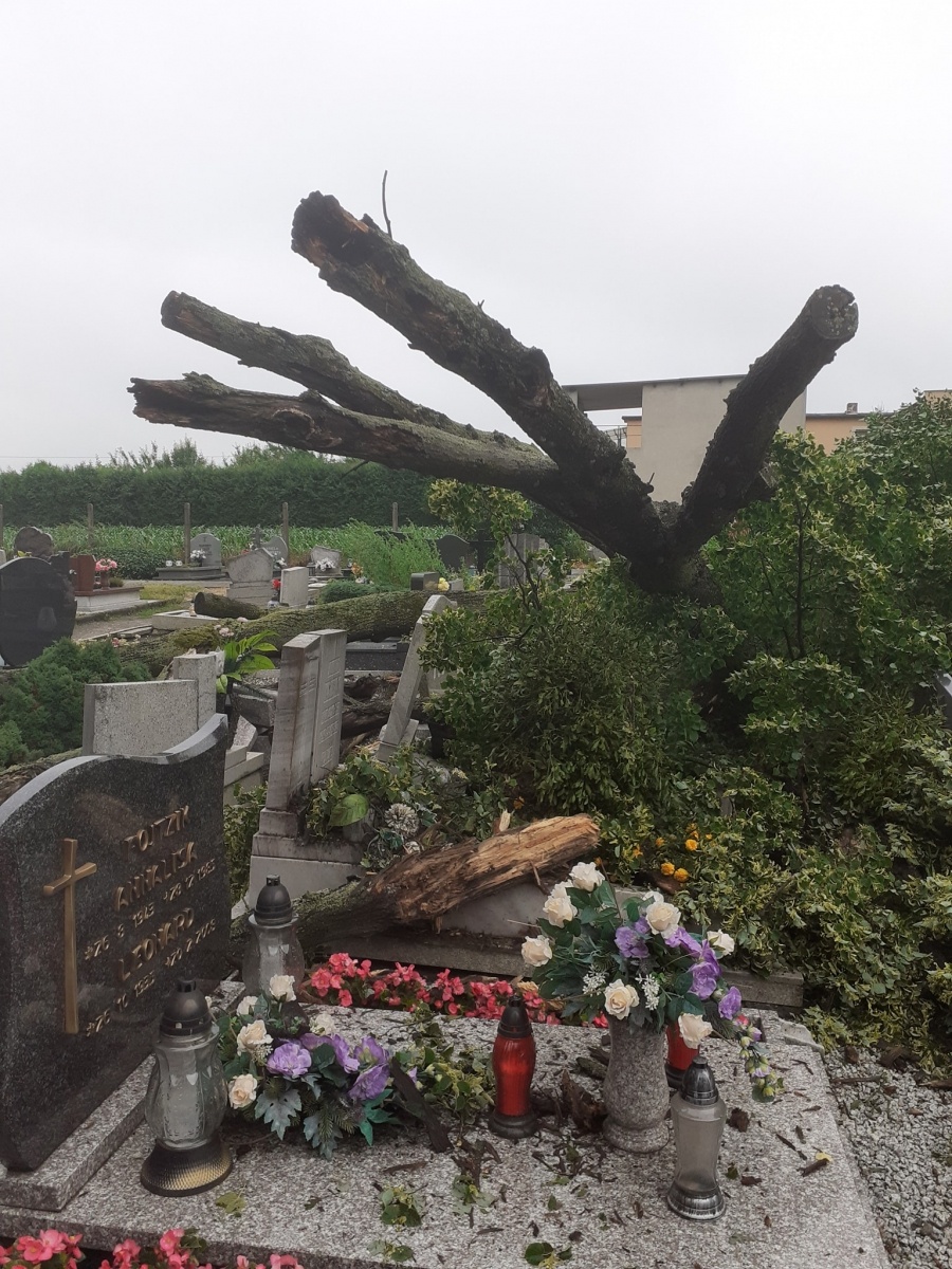 Zdjęcie w galerii na portalu naszraciborz.pl: Raport 998. Strażacka walka ze skutkami burzy wiadomości z regionu