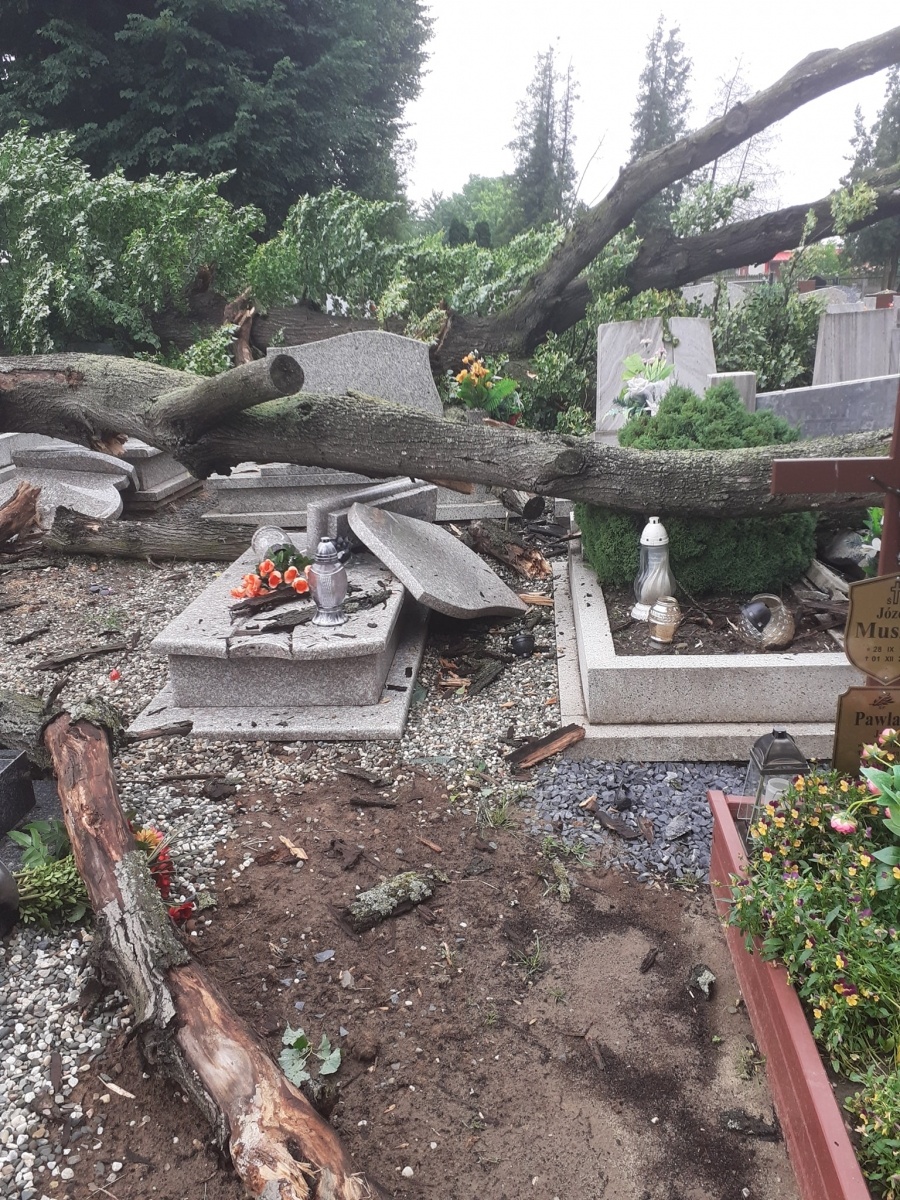 Zdjęcie w galerii na portalu naszraciborz.pl: Raport 998. Strażacka walka ze skutkami burzy wiadomości z regionu