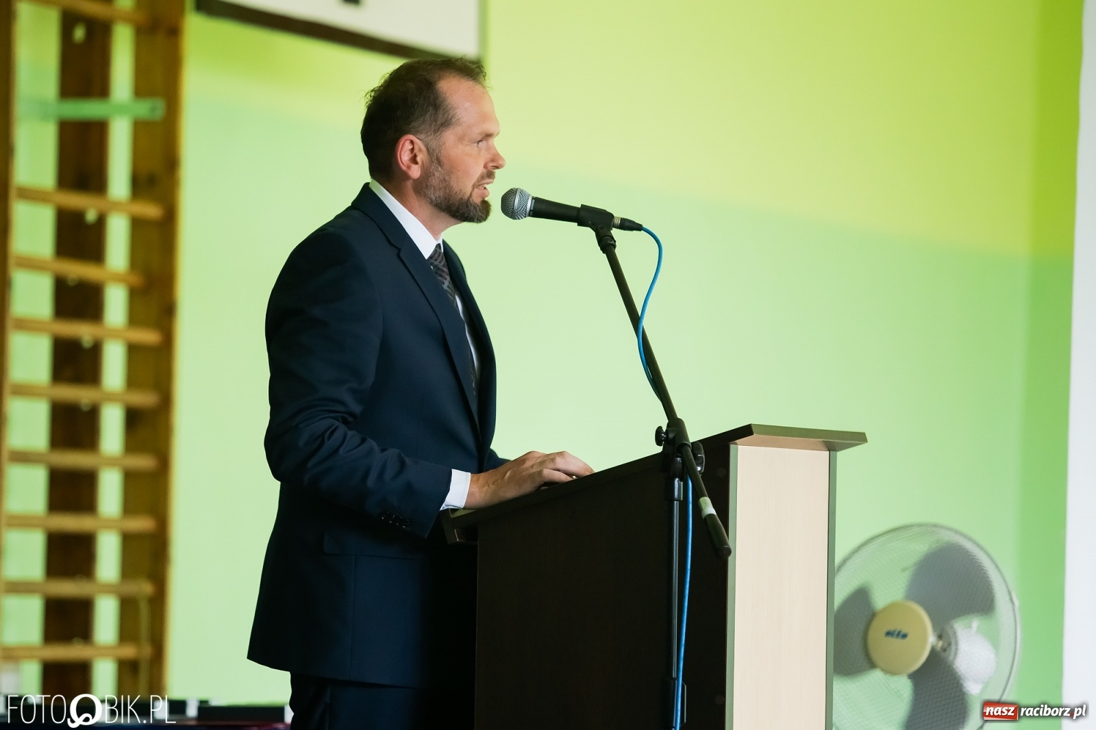 Zdjęcie w galerii na portalu naszraciborz.pl: Burmistrz nagrodził prymuski i prymusów z gminy Krzanowice wiadomości z regionu