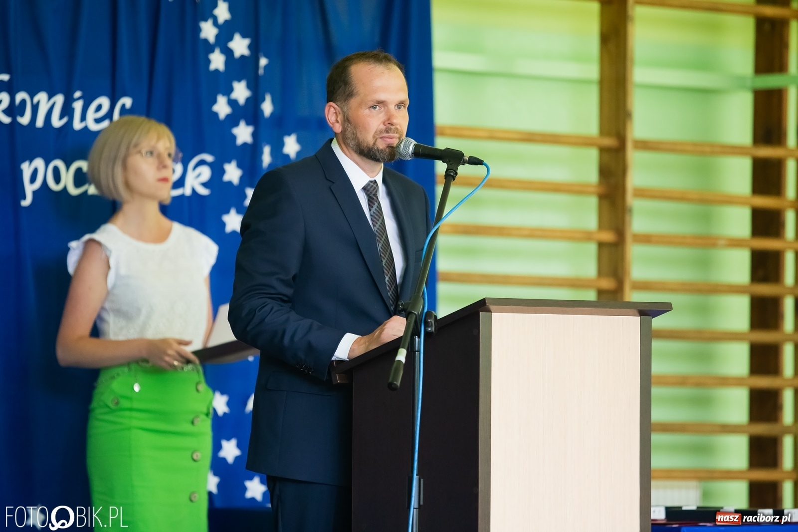 Zdjęcie w galerii na portalu naszraciborz.pl: Burmistrz nagrodził prymuski i prymusów z gminy Krzanowice wiadomości z regionu