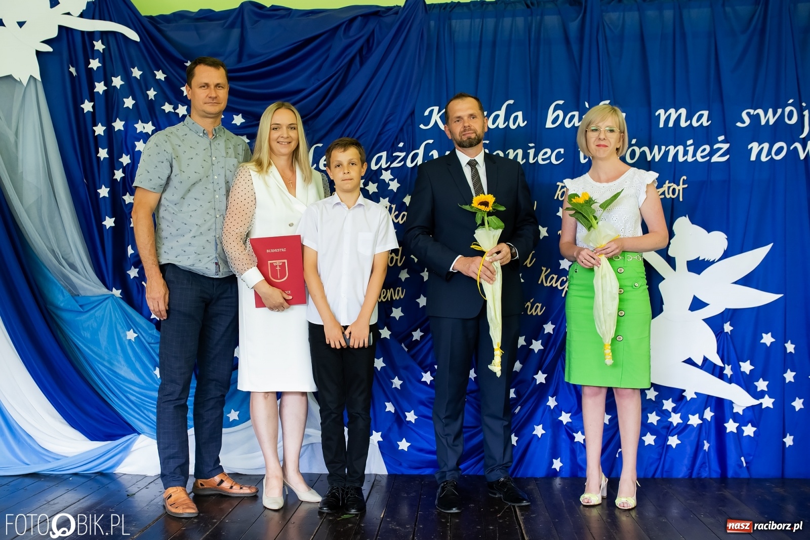 Zdjęcie w galerii na portalu naszraciborz.pl: Burmistrz nagrodził prymuski i prymusów z gminy Krzanowice wiadomości z regionu