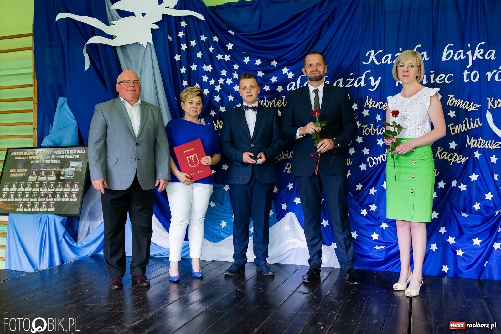 Zdjęcie w galerii na portalu naszraciborz.pl: Burmistrz nagrodził prymuski i prymusów z gminy Krzanowice wiadomości z regionu