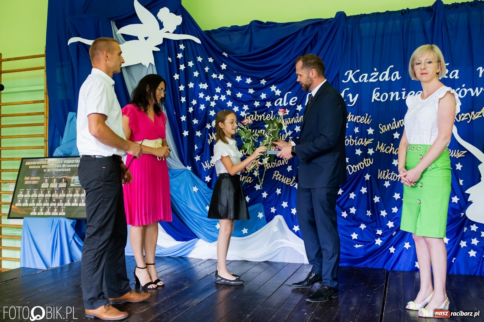 Zdjęcie w galerii na portalu naszraciborz.pl: Burmistrz nagrodził prymuski i prymusów z gminy Krzanowice wiadomości z regionu