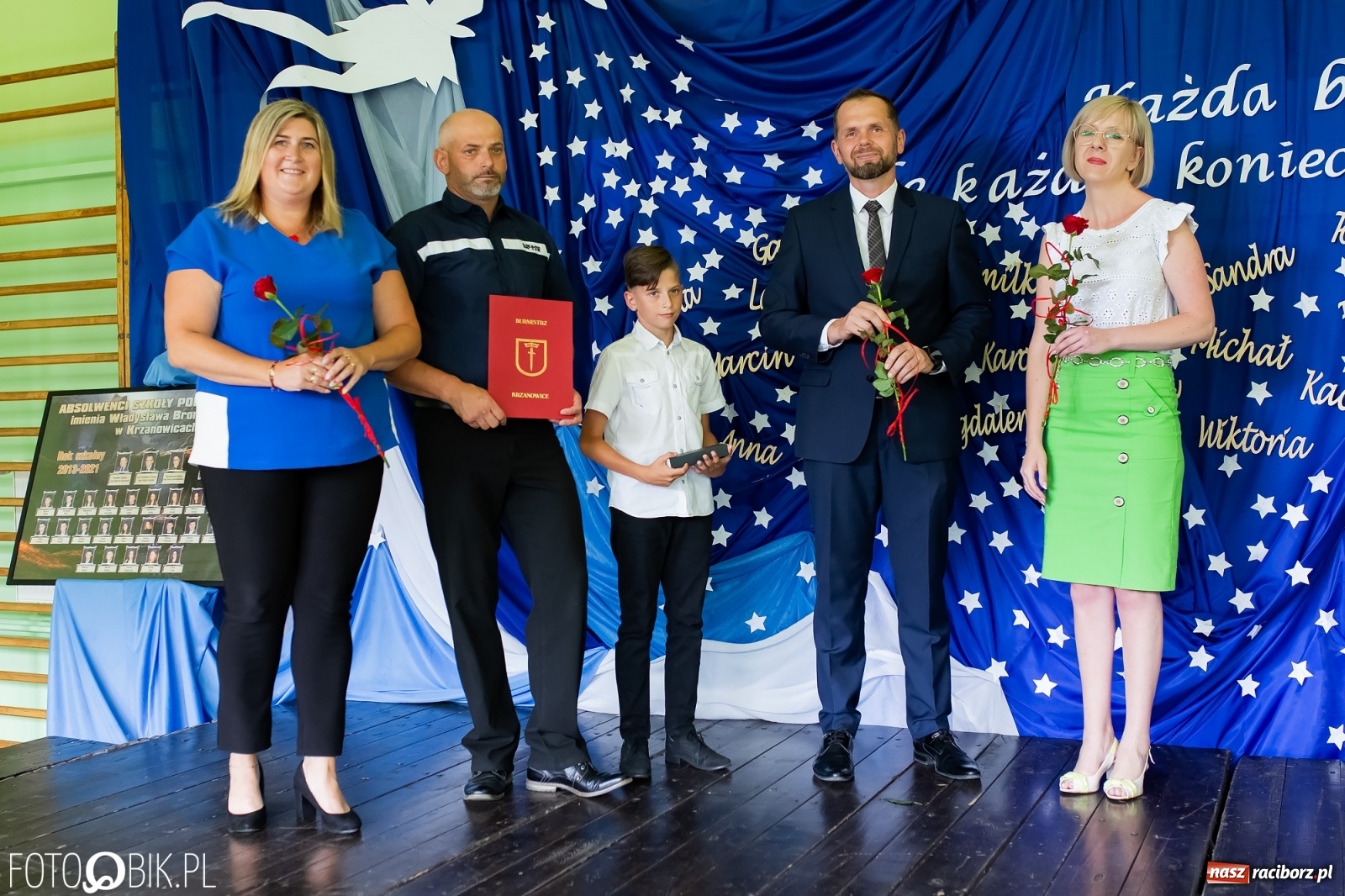 Zdjęcie w galerii na portalu naszraciborz.pl: Burmistrz nagrodził prymuski i prymusów z gminy Krzanowice wiadomości z regionu