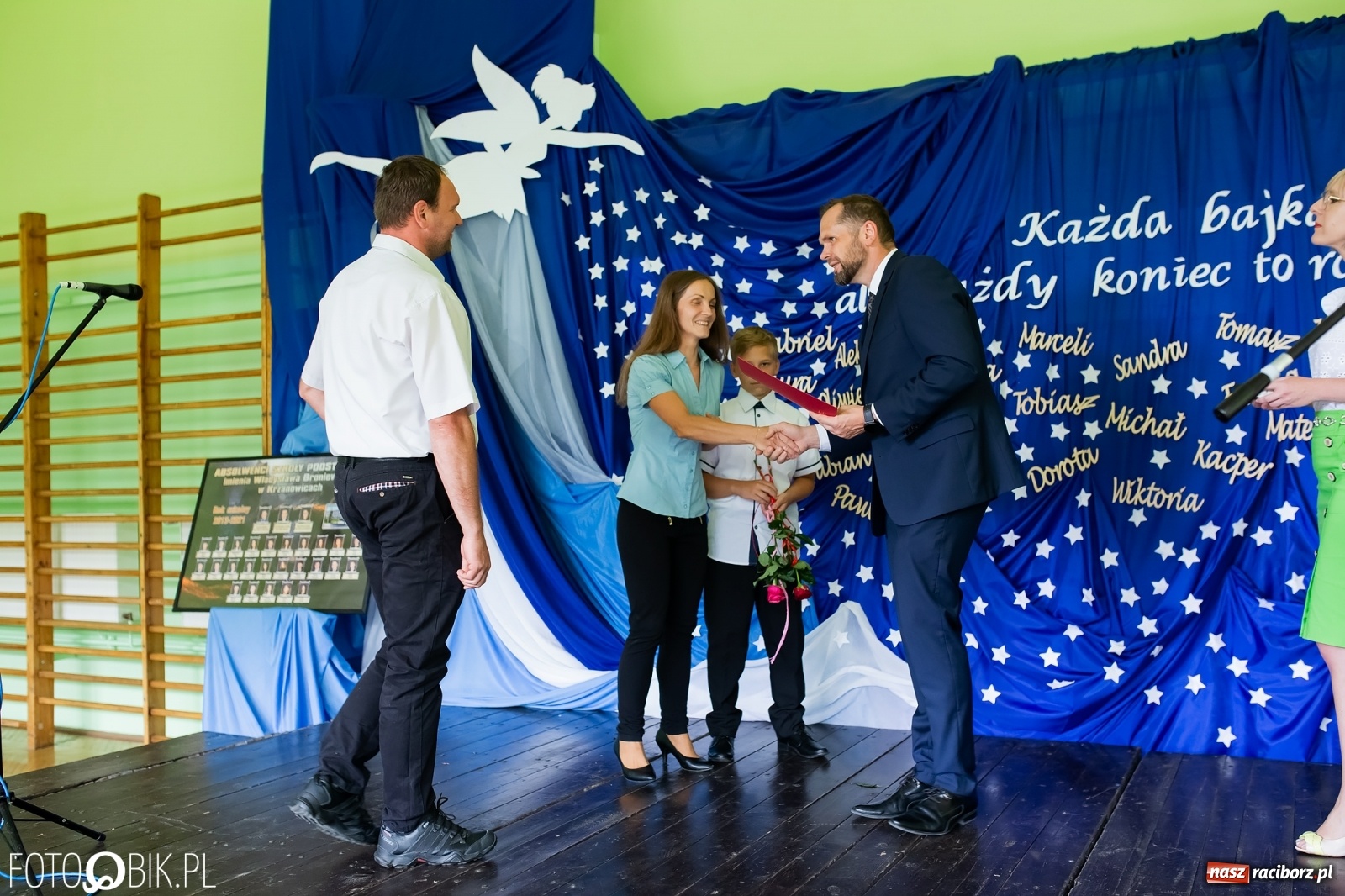 Zdjęcie w galerii na portalu naszraciborz.pl: Burmistrz nagrodził prymuski i prymusów z gminy Krzanowice wiadomości z regionu