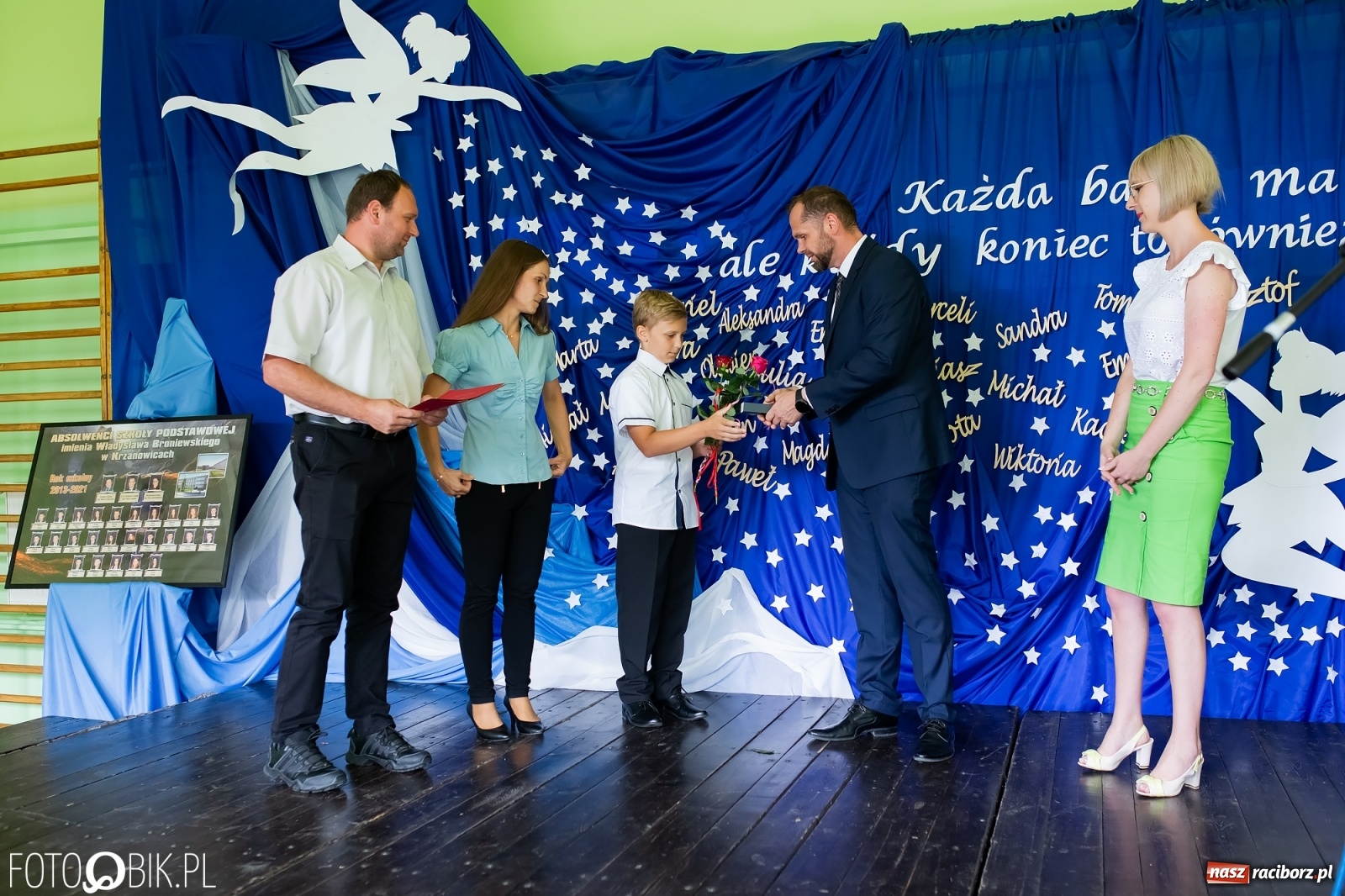 Zdjęcie w galerii na portalu naszraciborz.pl: Burmistrz nagrodził prymuski i prymusów z gminy Krzanowice wiadomości z regionu