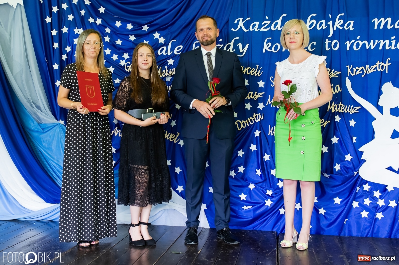 Zdjęcie w galerii na portalu naszraciborz.pl: Burmistrz nagrodził prymuski i prymusów z gminy Krzanowice wiadomości z regionu