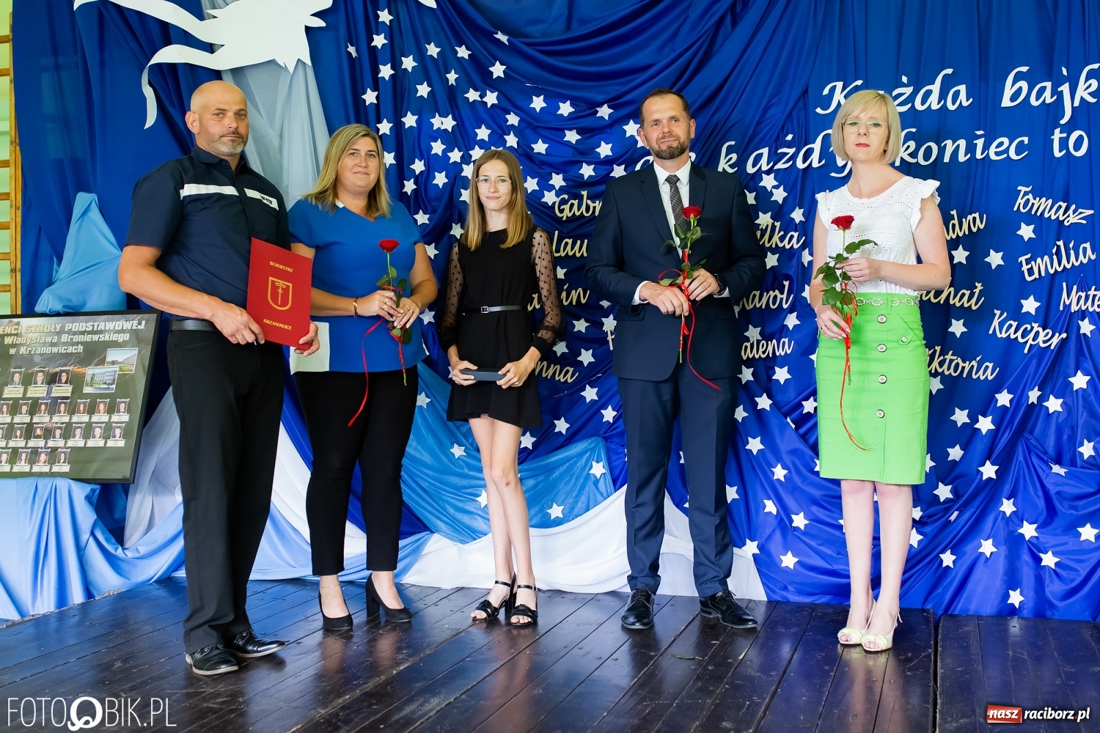 Zdjęcie w galerii na portalu naszraciborz.pl: Burmistrz nagrodził prymuski i prymusów z gminy Krzanowice wiadomości z regionu