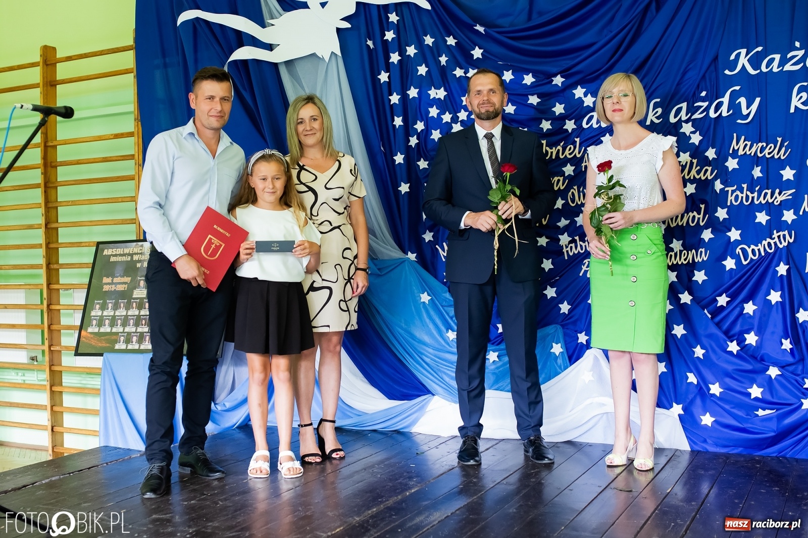 Zdjęcie w galerii na portalu naszraciborz.pl: Burmistrz nagrodził prymuski i prymusów z gminy Krzanowice wiadomości z regionu