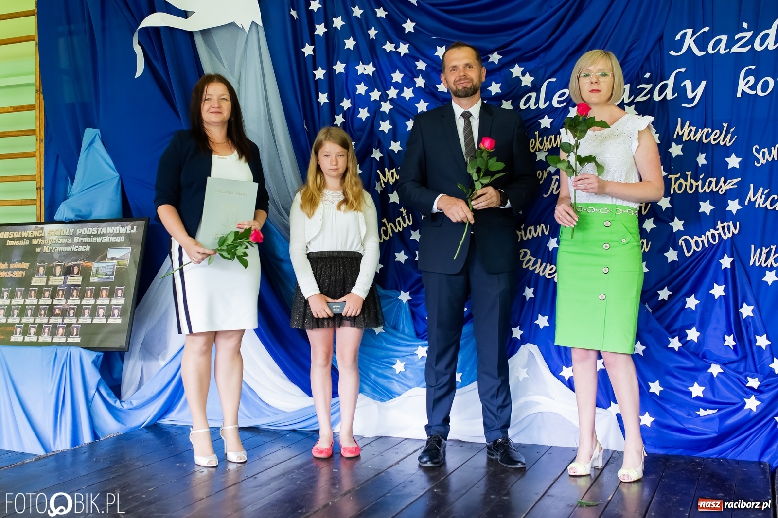 Zdjęcie w galerii na portalu naszraciborz.pl: Burmistrz nagrodził prymuski i prymusów z gminy Krzanowice wiadomości z regionu