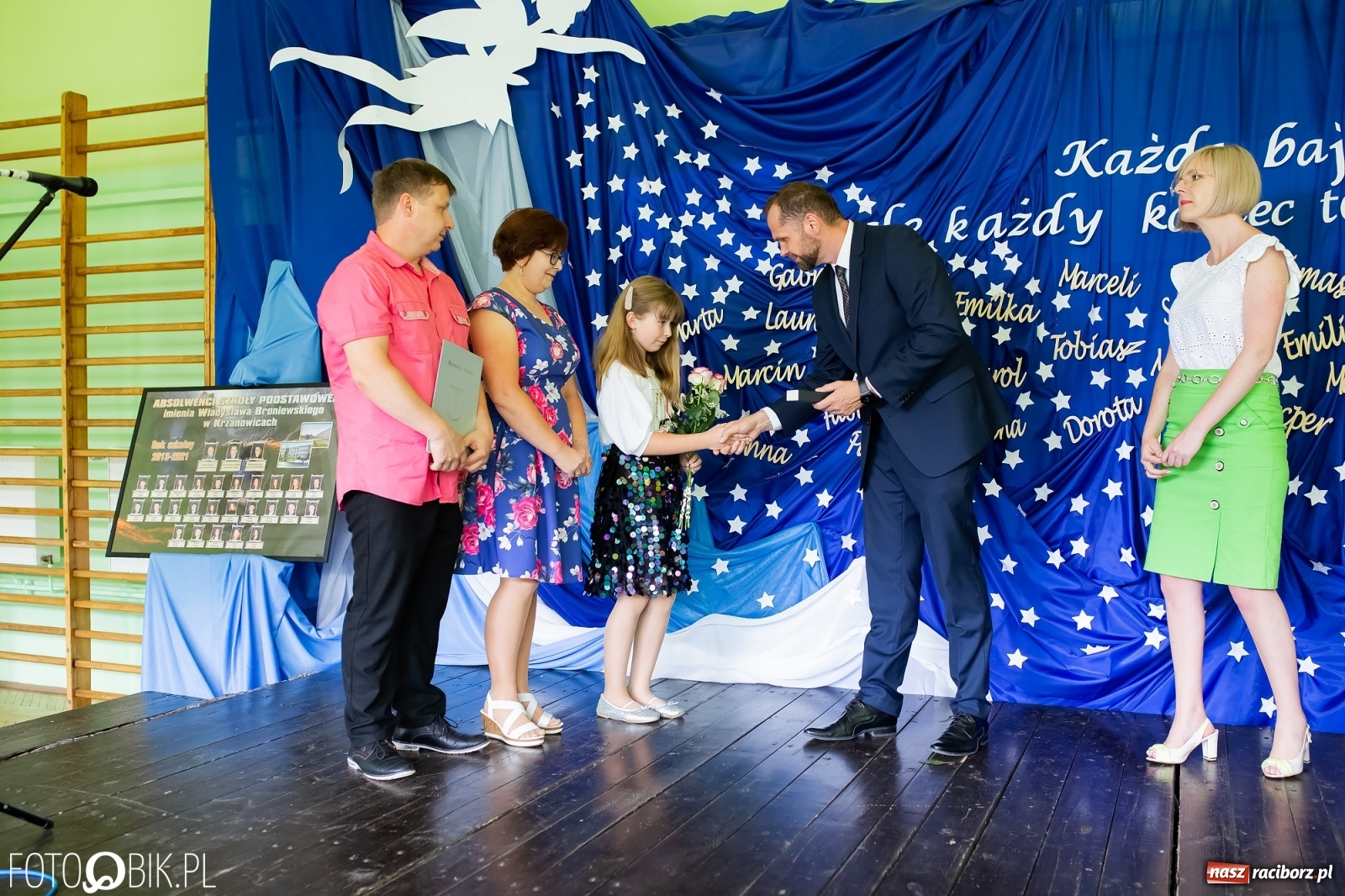 Zdjęcie w galerii na portalu naszraciborz.pl: Burmistrz nagrodził prymuski i prymusów z gminy Krzanowice wiadomości z regionu