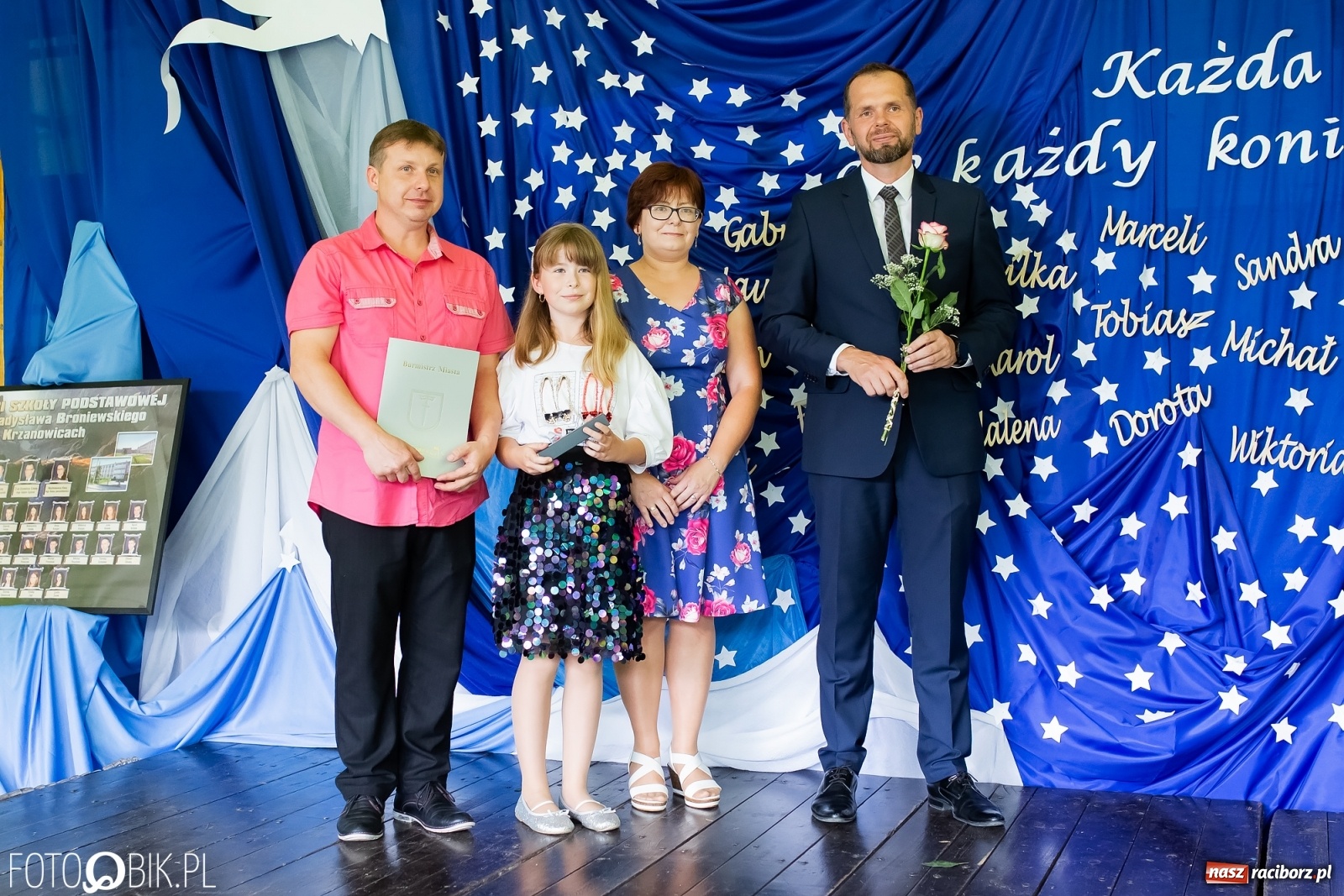 Zdjęcie w galerii na portalu naszraciborz.pl: Burmistrz nagrodził prymuski i prymusów z gminy Krzanowice wiadomości z regionu