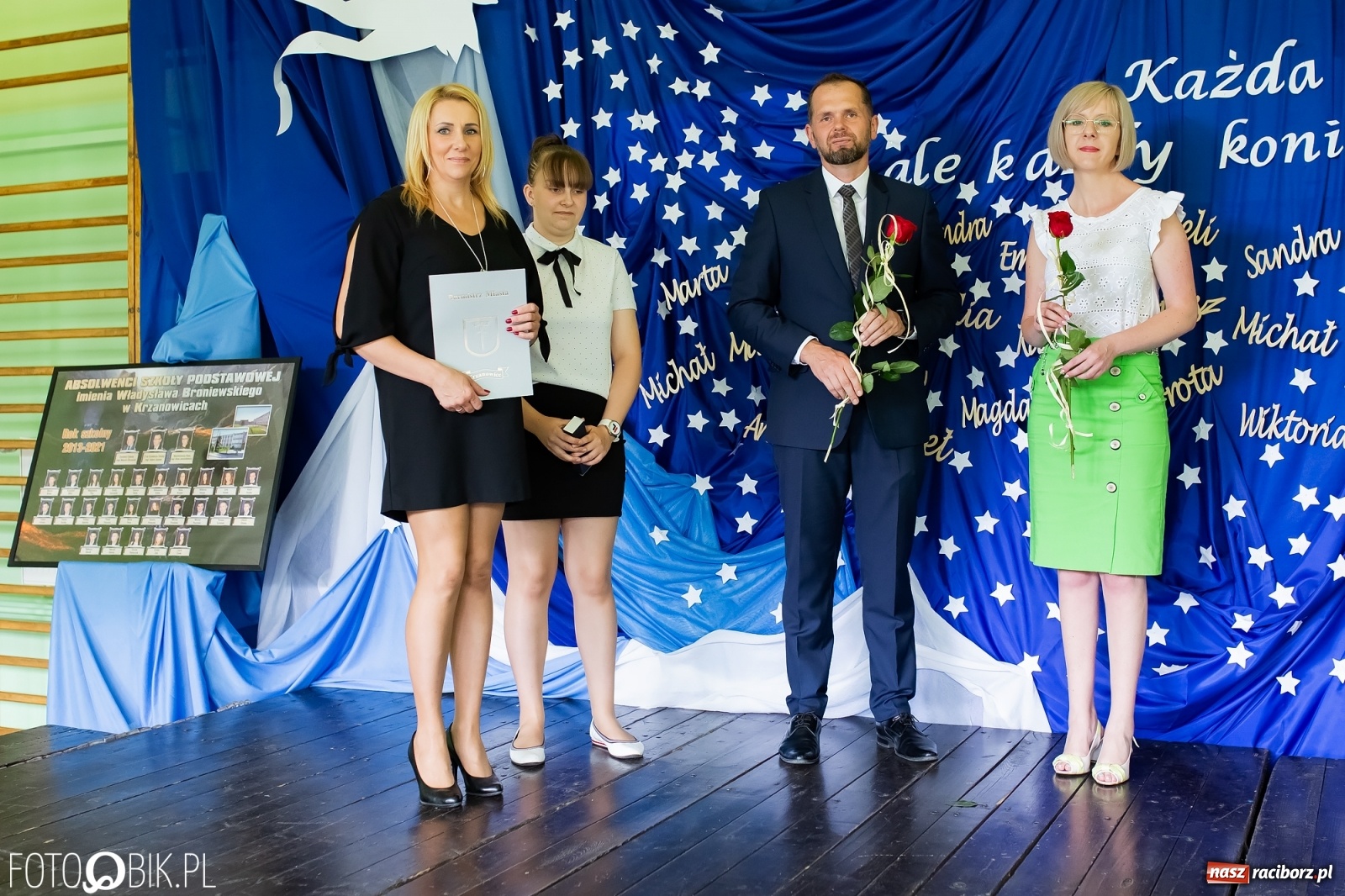 Zdjęcie w galerii na portalu naszraciborz.pl: Burmistrz nagrodził prymuski i prymusów z gminy Krzanowice wiadomości z regionu