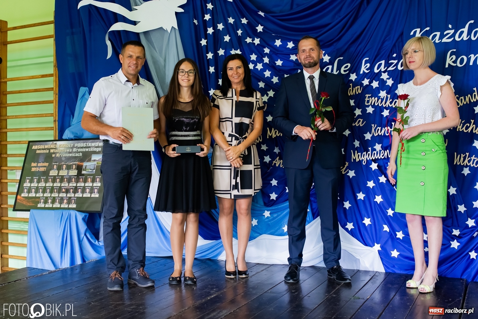 Zdjęcie w galerii na portalu naszraciborz.pl: Burmistrz nagrodził prymuski i prymusów z gminy Krzanowice wiadomości z regionu