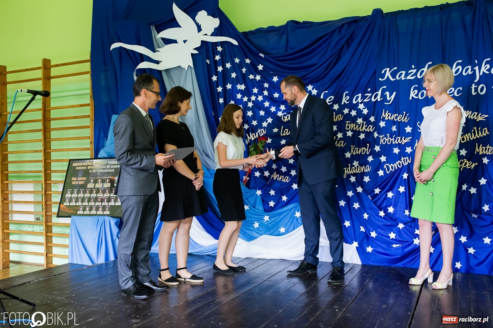 Zdjęcie w galerii na portalu naszraciborz.pl: Burmistrz nagrodził prymuski i prymusów z gminy Krzanowice wiadomości z regionu