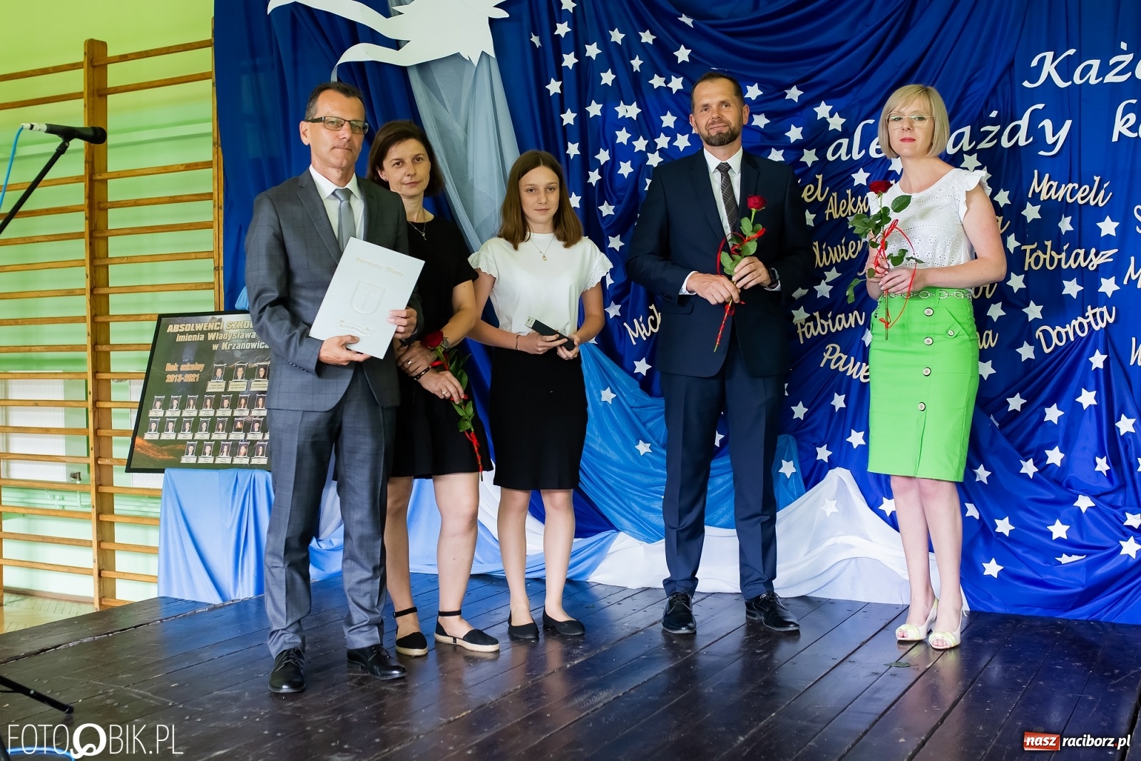 Zdjęcie w galerii na portalu naszraciborz.pl: Burmistrz nagrodził prymuski i prymusów z gminy Krzanowice wiadomości z regionu