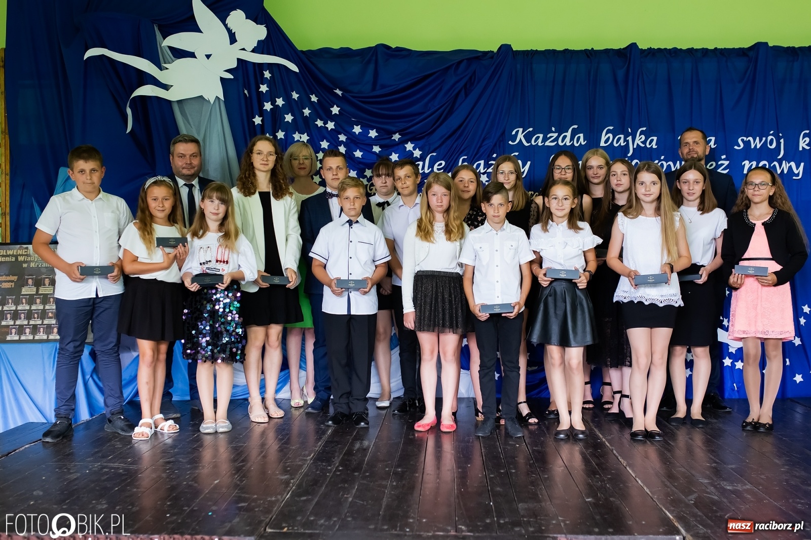 Zdjęcie w galerii na portalu naszraciborz.pl: Burmistrz nagrodził prymuski i prymusów z gminy Krzanowice wiadomości z regionu