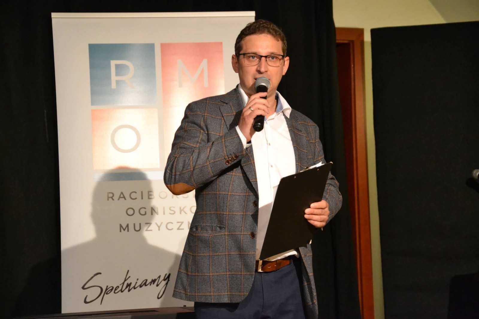 Zdjęcie w galerii na portalu naszraciborz.pl: Ognisko muzyczne zakończyło rok szkolny na zamku wiadomości z regionu