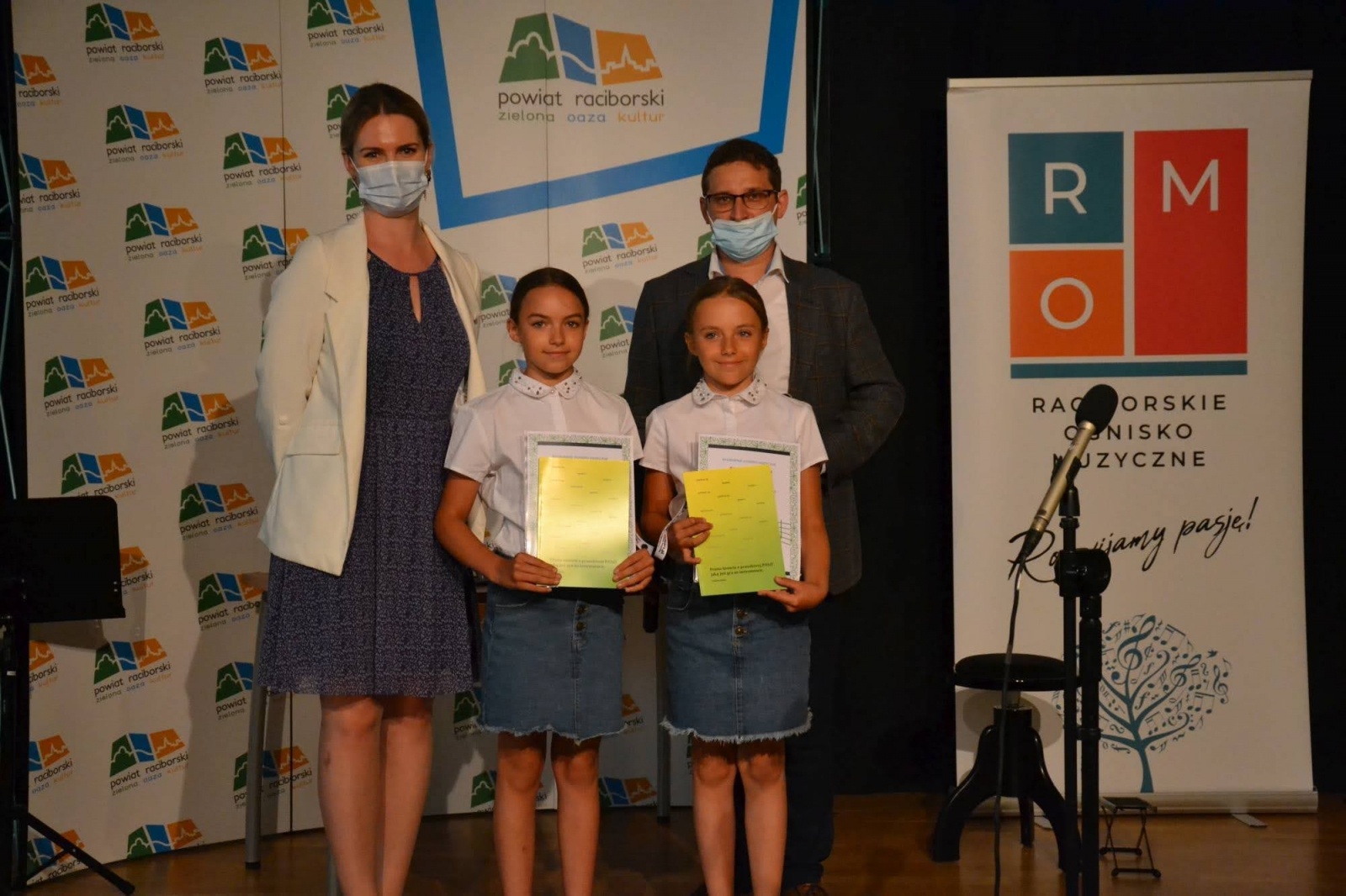Zdjęcie w galerii na portalu naszraciborz.pl: Ognisko muzyczne zakończyło rok szkolny na zamku wiadomości z regionu