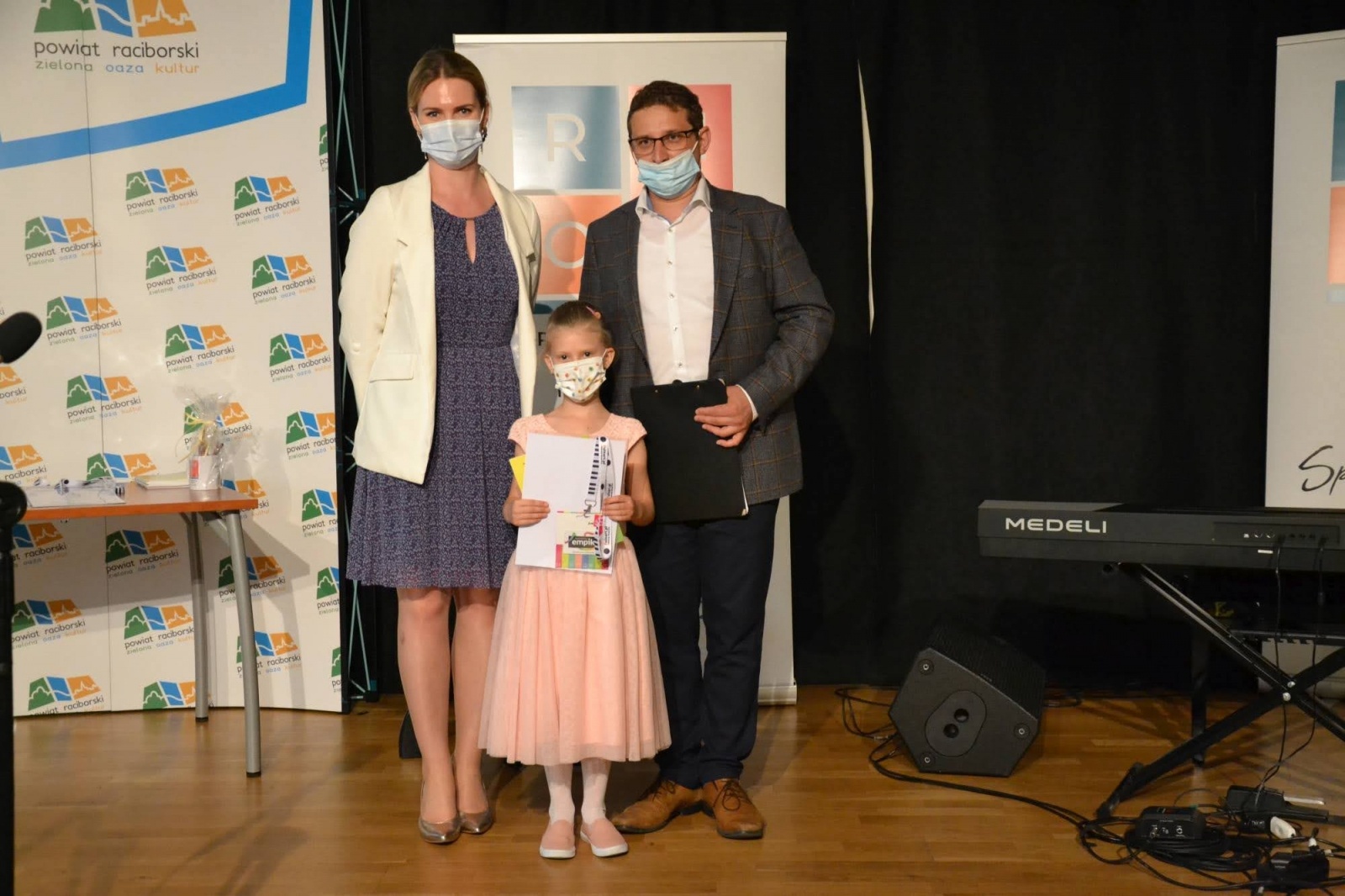 Zdjęcie w galerii na portalu naszraciborz.pl: Ognisko muzyczne zakończyło rok szkolny na zamku wiadomości z regionu