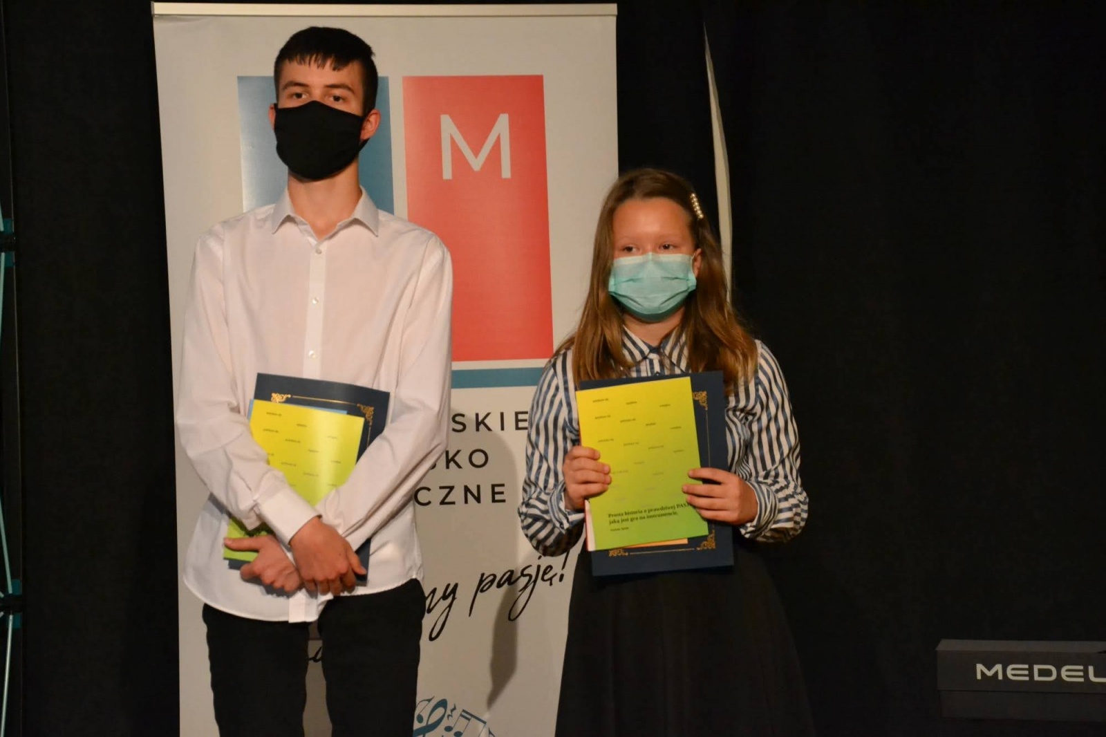 Zdjęcie w galerii na portalu naszraciborz.pl: Ognisko muzyczne zakończyło rok szkolny na zamku wiadomości z regionu