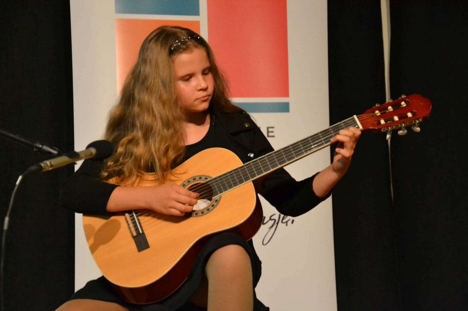 Zdjęcie w galerii na portalu naszraciborz.pl: Ognisko muzyczne zakończyło rok szkolny na zamku wiadomości z regionu