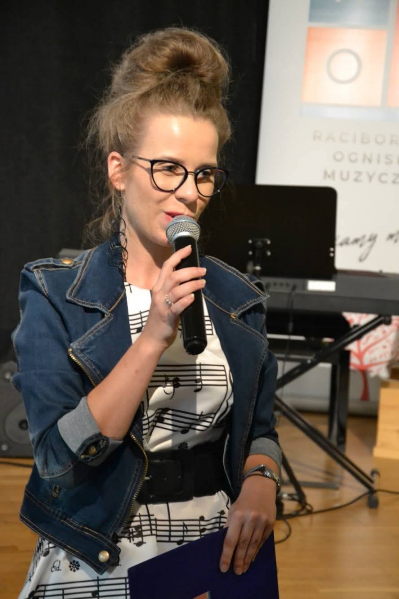 Zdjęcie w galerii na portalu naszraciborz.pl: Ognisko muzyczne zakończyło rok szkolny na zamku wiadomości z regionu