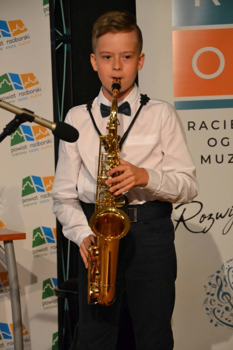 Zdjęcie w galerii na portalu naszraciborz.pl: Ognisko muzyczne zakończyło rok szkolny na zamku wiadomości z regionu