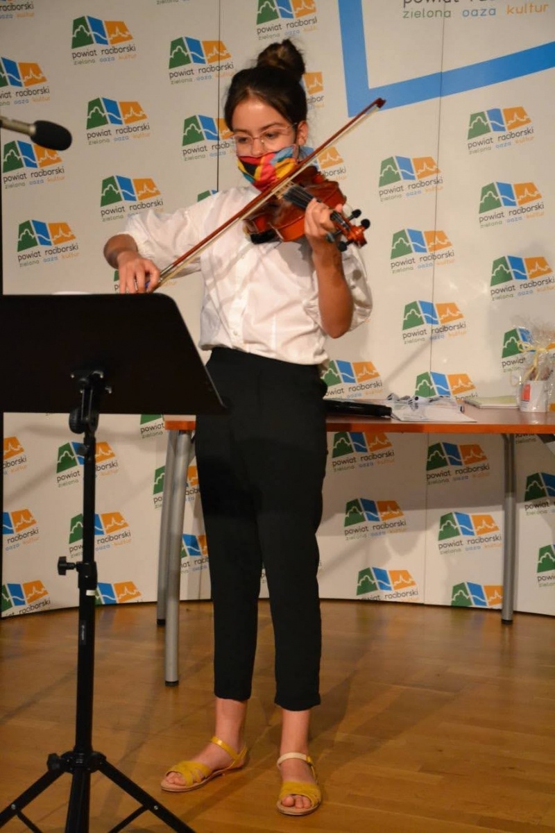 Zdjęcie w galerii na portalu naszraciborz.pl: Ognisko muzyczne zakończyło rok szkolny na zamku wiadomości z regionu