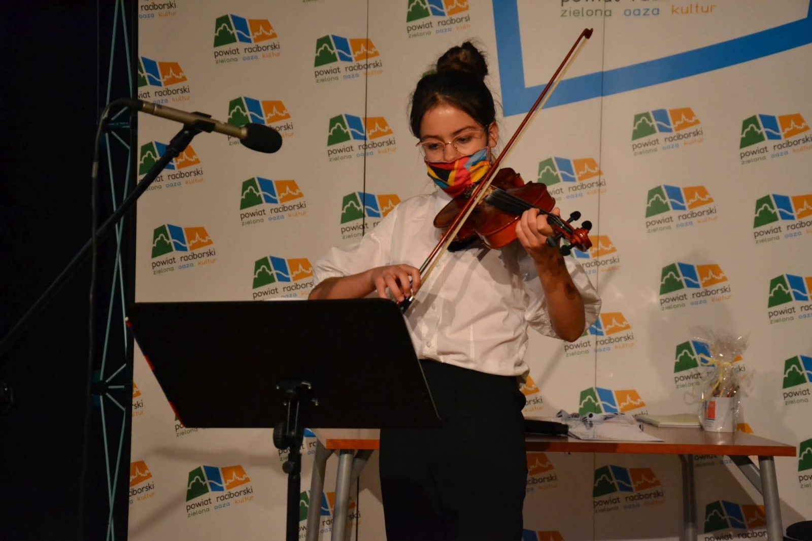 Zdjęcie w galerii na portalu naszraciborz.pl: Ognisko muzyczne zakończyło rok szkolny na zamku wiadomości z regionu