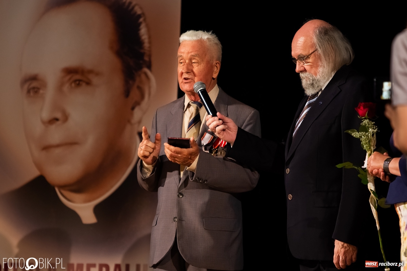 Zdjęcie w galerii na portalu naszraciborz.pl: UNITAS IN VERITATE. Wręczono medale im. Ks. Stefana Pieczki wiadomości z regionu