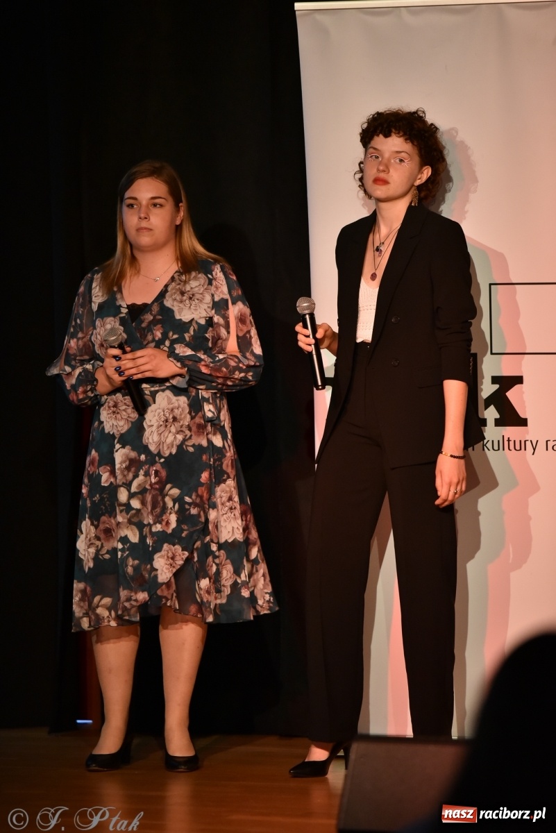 Zdjęcie w galerii na portalu naszraciborz.pl: MDK. Śpiew nocy letniej wiadomości z regionu