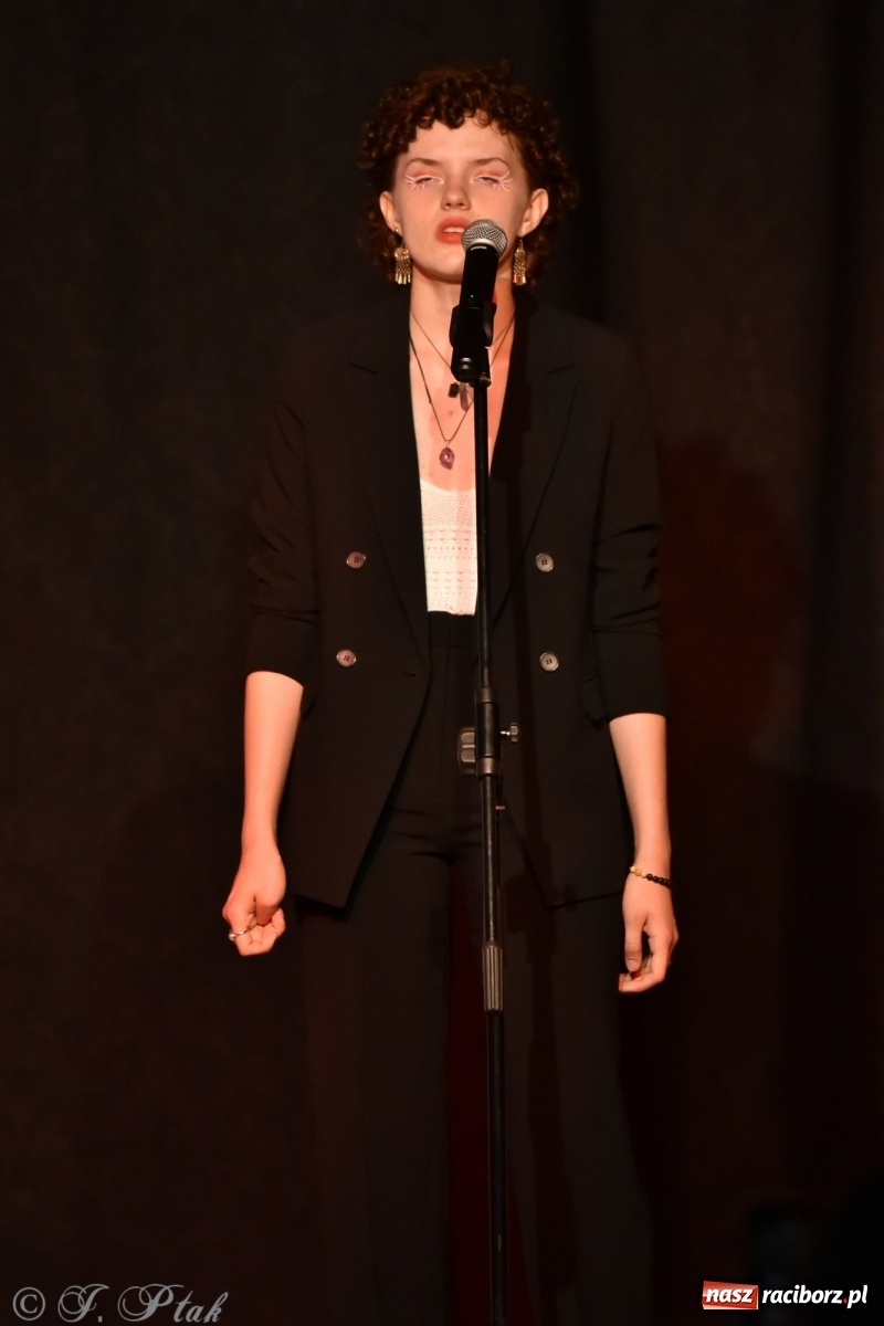 Zdjęcie w galerii na portalu naszraciborz.pl: MDK. Śpiew nocy letniej wiadomości z regionu