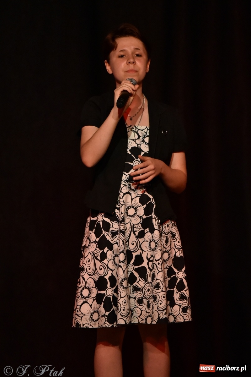 Zdjęcie w galerii na portalu naszraciborz.pl: MDK. Śpiew nocy letniej wiadomości z regionu