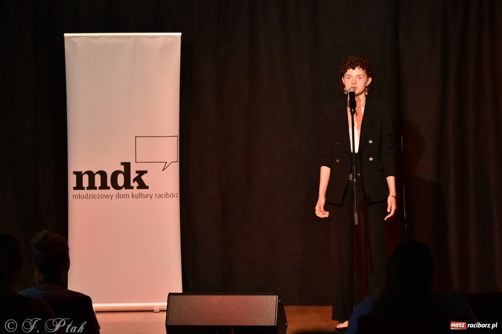 Zdjęcie w galerii na portalu naszraciborz.pl: MDK. Śpiew nocy letniej wiadomości z regionu