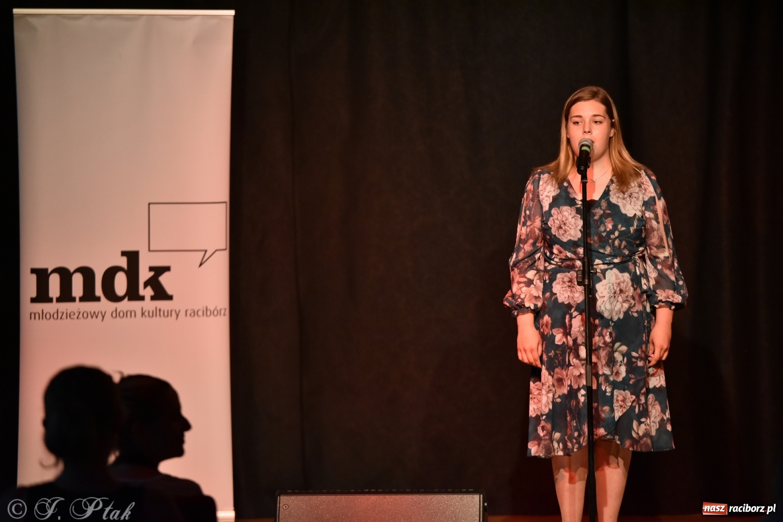 Zdjęcie w galerii na portalu naszraciborz.pl: MDK. Śpiew nocy letniej wiadomości z regionu