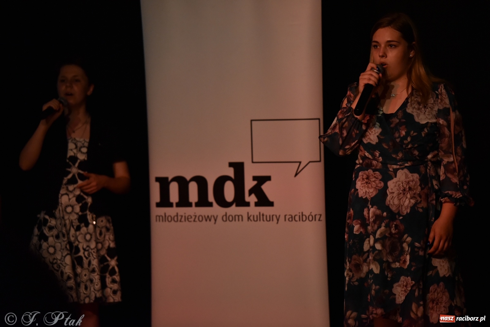 Zdjęcie w galerii na portalu naszraciborz.pl: MDK. Śpiew nocy letniej wiadomości z regionu