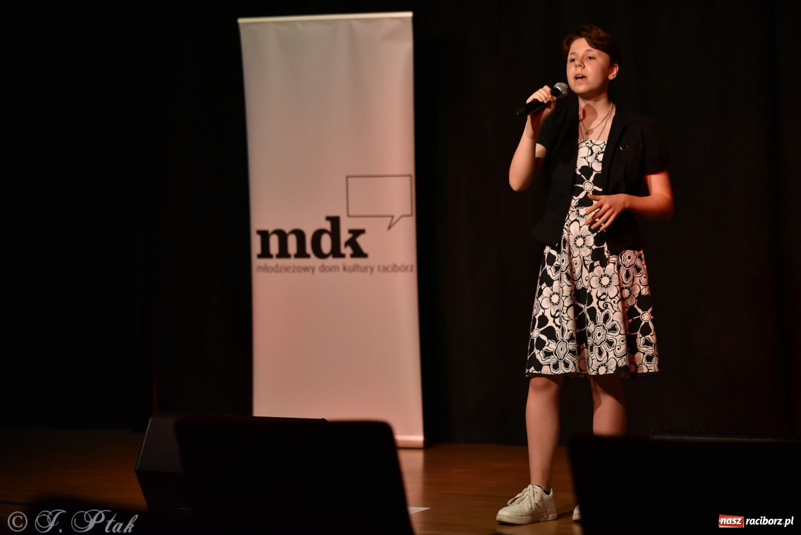 Zdjęcie w galerii na portalu naszraciborz.pl: MDK. Śpiew nocy letniej wiadomości z regionu