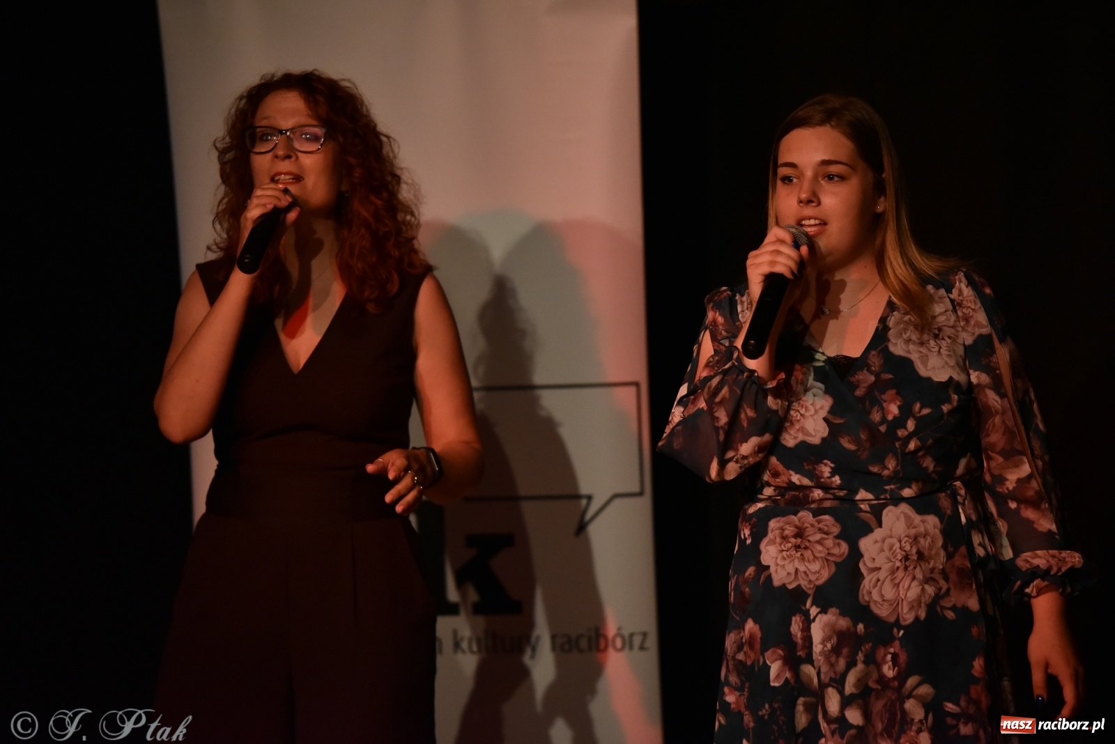 Zdjęcie w galerii na portalu naszraciborz.pl: MDK. Śpiew nocy letniej wiadomości z regionu