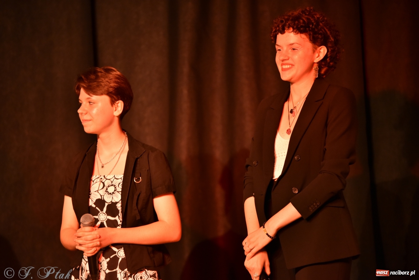 Zdjęcie w galerii na portalu naszraciborz.pl: MDK. Śpiew nocy letniej wiadomości z regionu